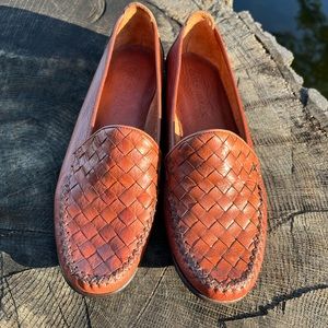 COLE HAAN EUC!! WOMEN’S WOVEN BROWN LEATHER LOAFER SIZE 7.5